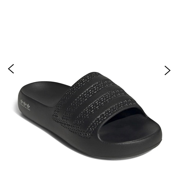 Adidas slides - Picture 1 of 7